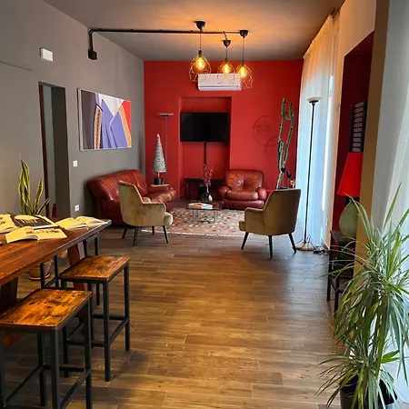 Carrales Guest°house نوورو